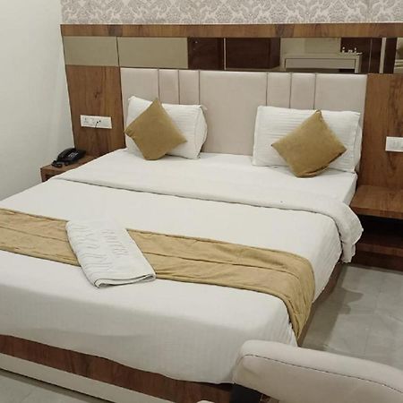 Hotel Alka Inn Ahmadabad Zewnętrze zdjęcie