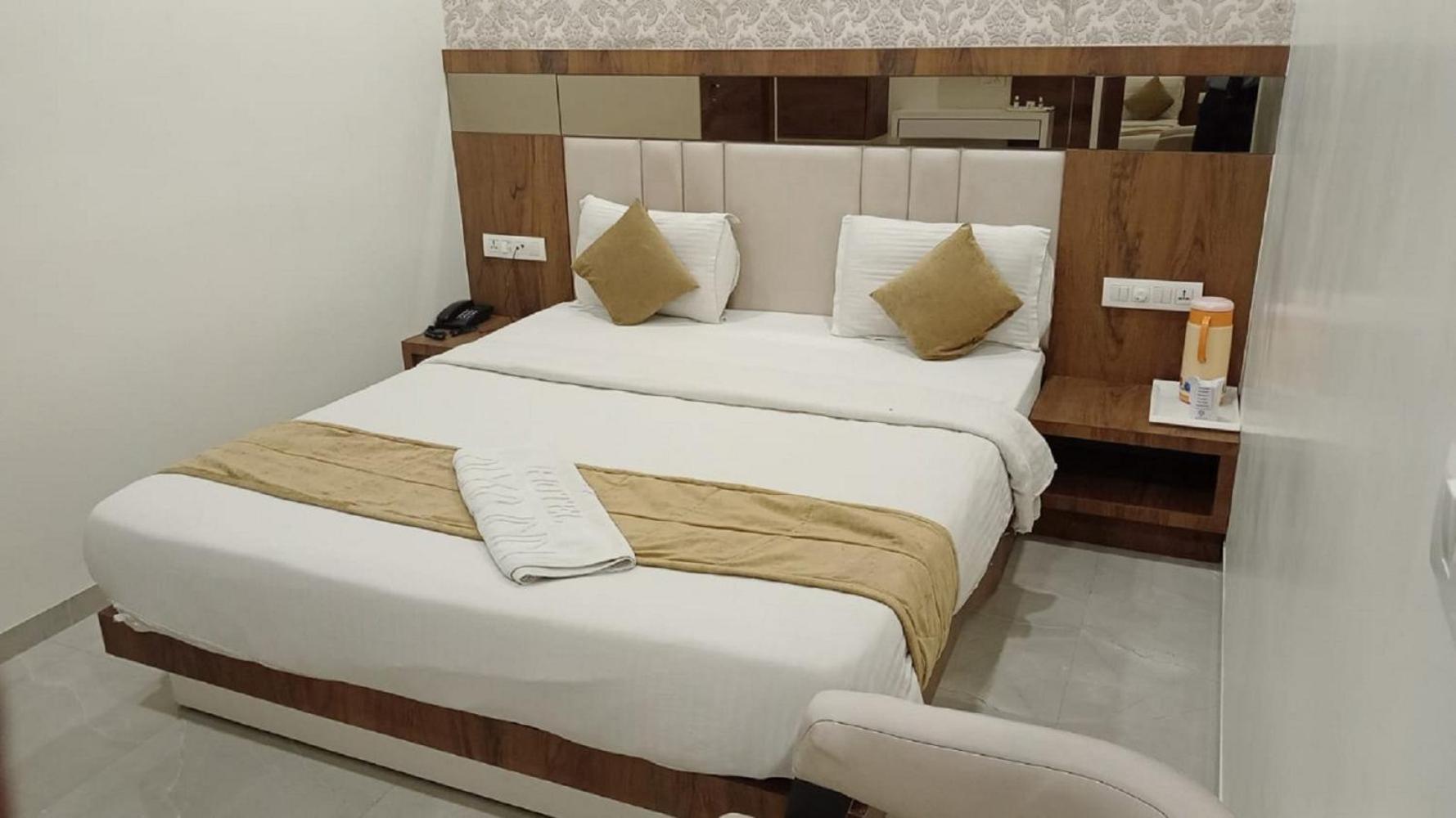 Hotel Alka Inn Ahmadabad Zewnętrze zdjęcie